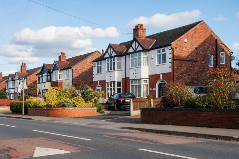 Semi-detached homes in Tamworth near school catchment areas attracting buyers with help from estate agents Tamworth in 2026