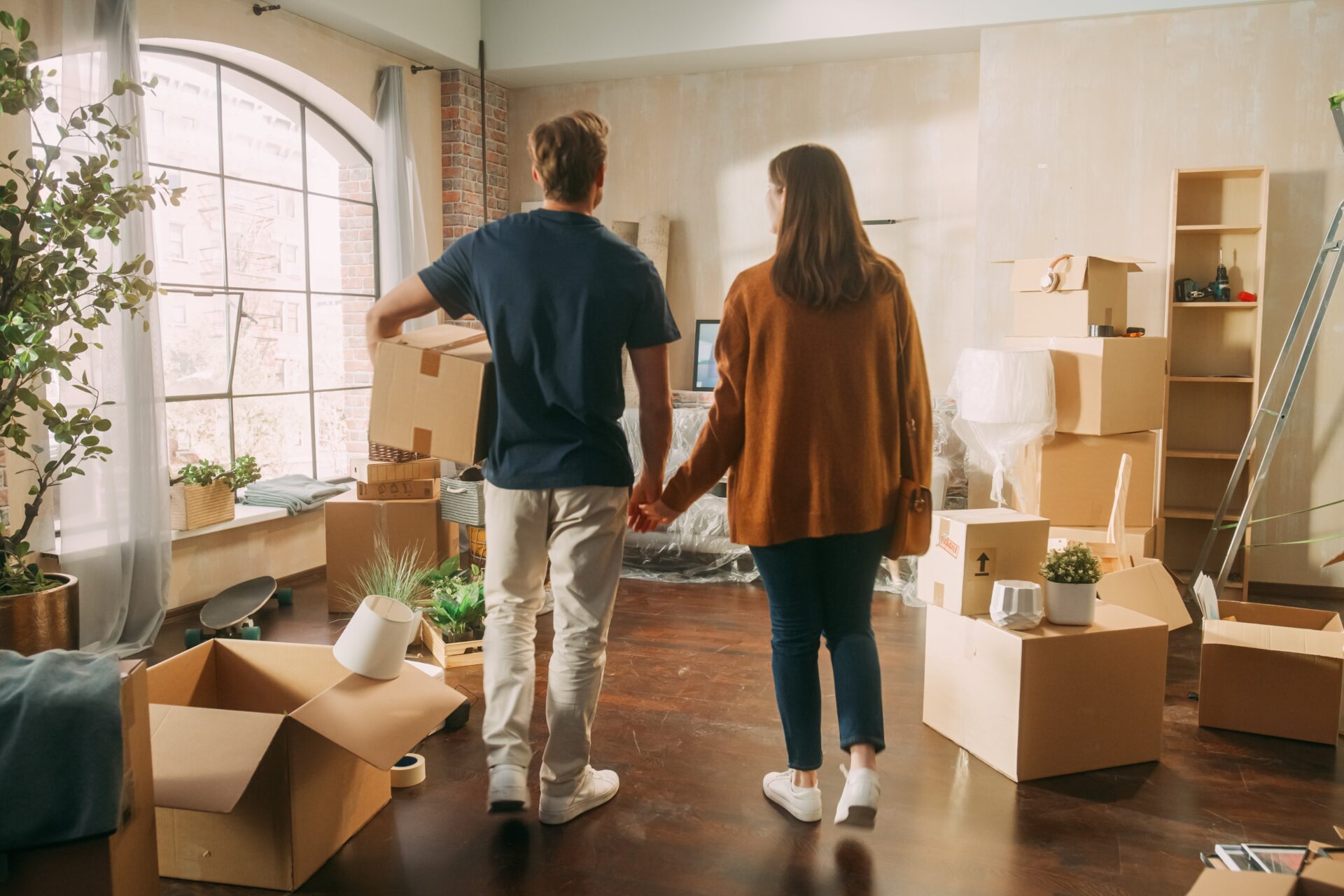 Young couple moving into a new home in Cambridge representing first-time buyers in CB4 CB5 and Cherry Hinton during 2026