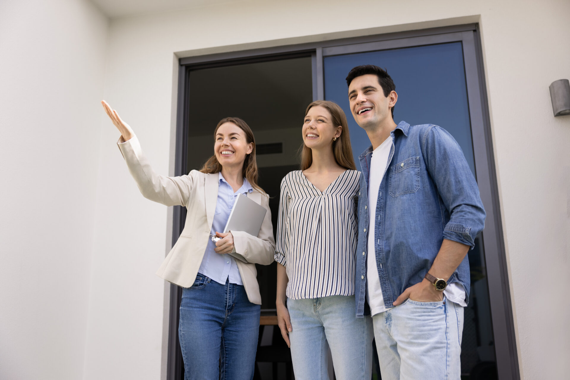 Letting agent showing a property to a couple, representing professional rental advice for landlords in Newbury and Thatcham.