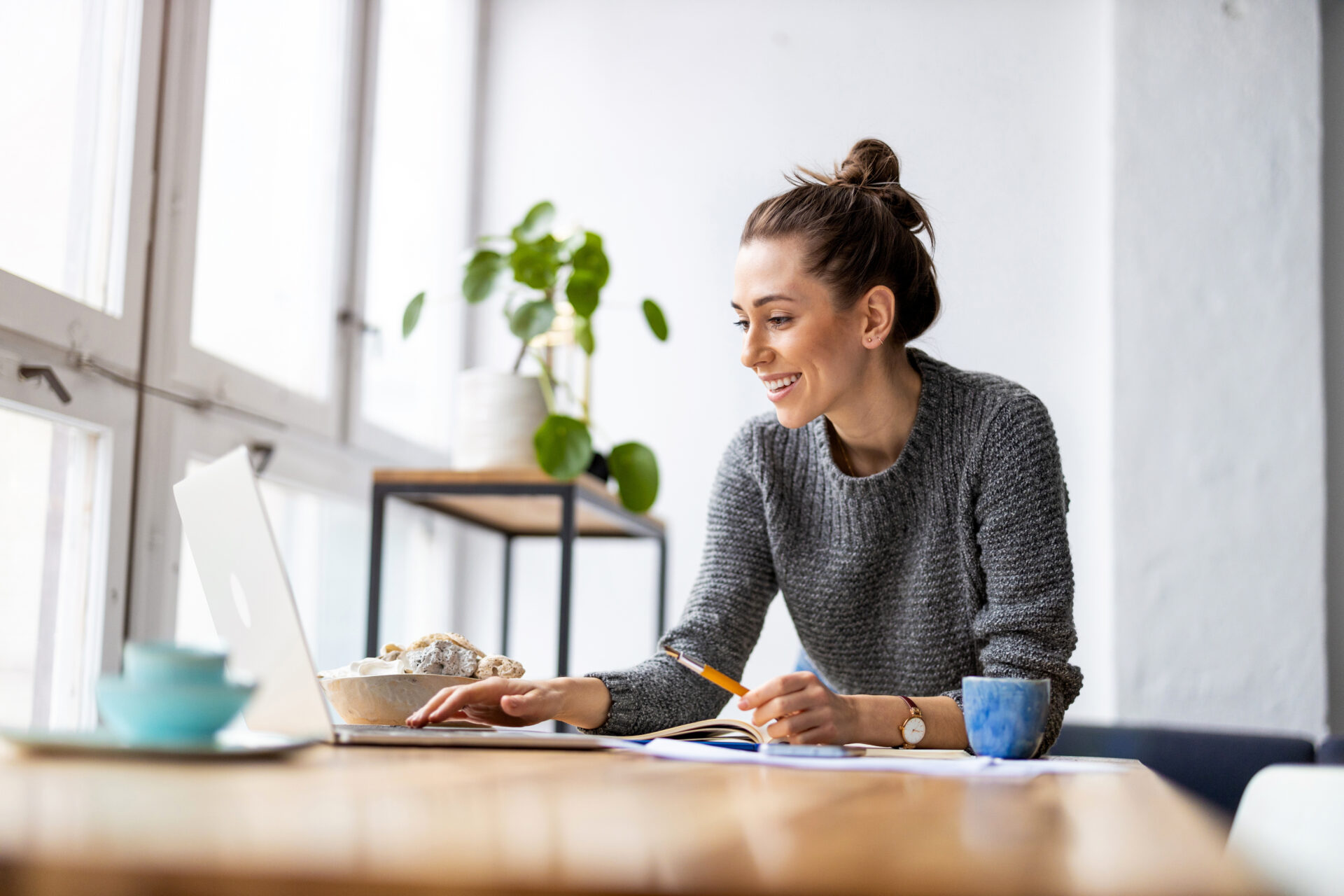Homeowner researching the Tamworth property market online while considering selling her property in B77 or B79.